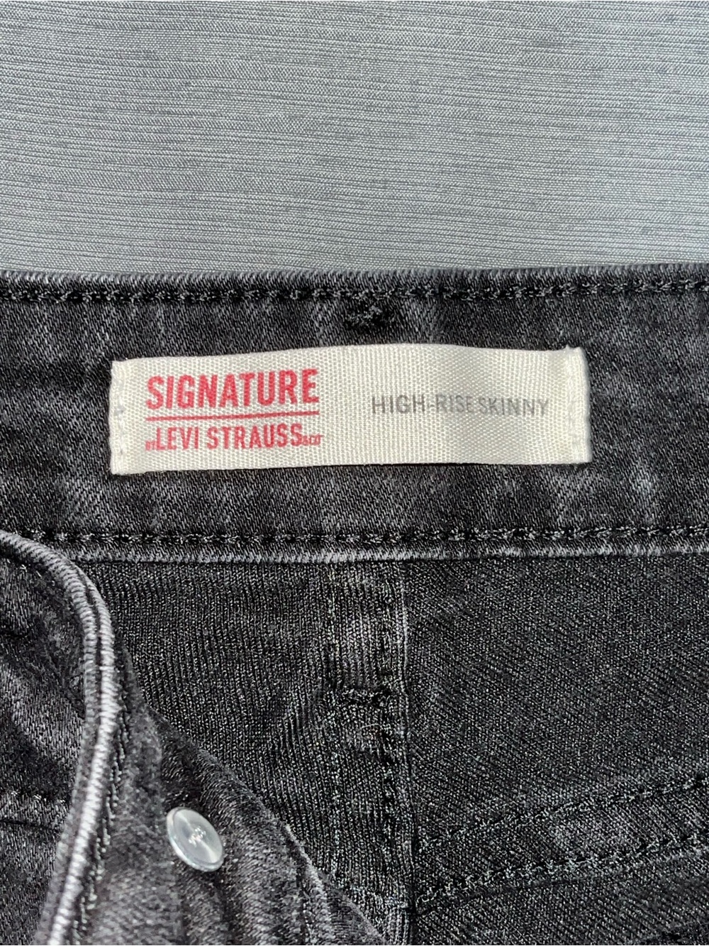 Signature by Levi Strauss Black Skinny Women’s Jeans SMALL 🖤 - Picture 15 of 15